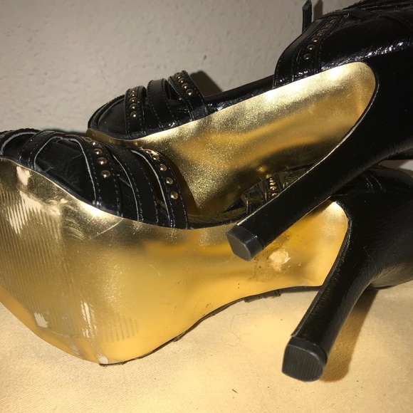 Steve Madden Black w/ Gold Studs - Picture 5 of 6
